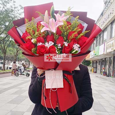 合肥19朵红玫瑰百合，与你幸福前行