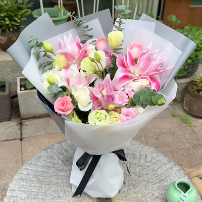 合肥9朵玫瑰混搭百合，爱恋纯真无邪